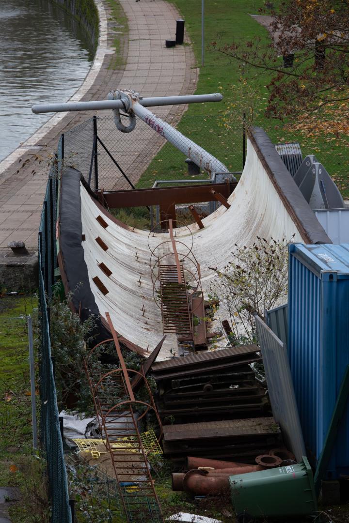 Last saw this in use to work on the lock gates at Junction Lock, I think, when it was refurbished. They lower the entire thing into the water in a...