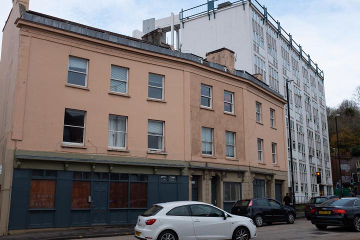 It never look that reputable, even when it was a going concern. Converted to flats in 2001, according to the excellent resource Bristol's Lost Pubs.