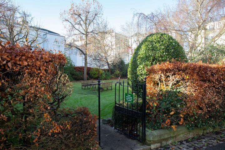 Like several Clifton gardens that feel private, Canynge Square garden is actually owned and maintained by the city council, and is a public garden....