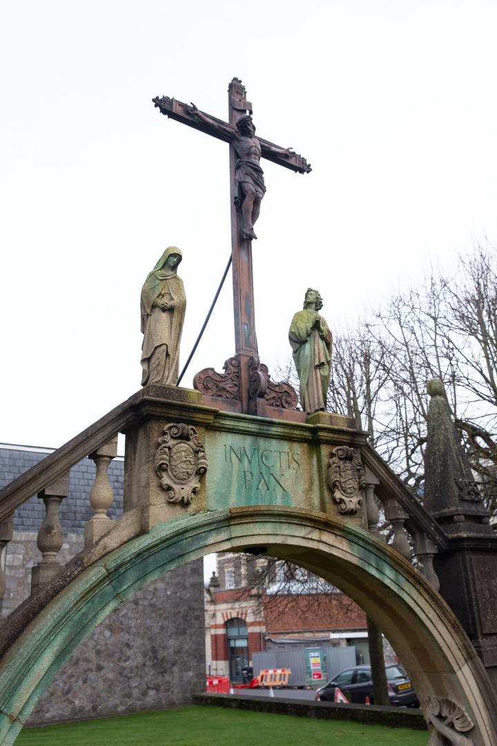 From Historic England:


  War Memorial Calvary. 1928 by F C Eden commemorating the worshippers who gave their lives in the Great War, to which tho...