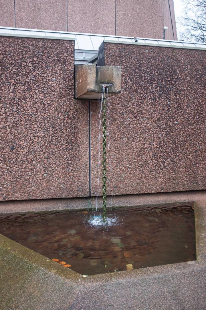 This seems to be the alternative to drainpipes at the Cathedral. It's not simply a 1970s fountain, as I first thought...