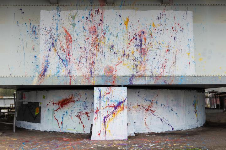 Someone seems to have installed a tribute to Jackson Pollock.