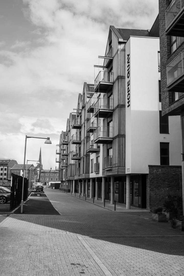 For some reason I always want to shoot the area around Wapping Wharf in black and white. I think it's the architecture.