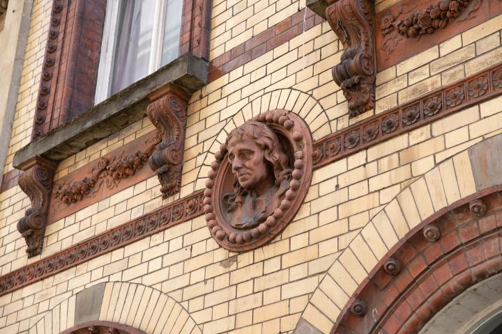 "Polychromatic Venetian Gothic Revivial style... 3 ground-floor terracotta panels with busts of Shakespeare, Milton and Tennyson".