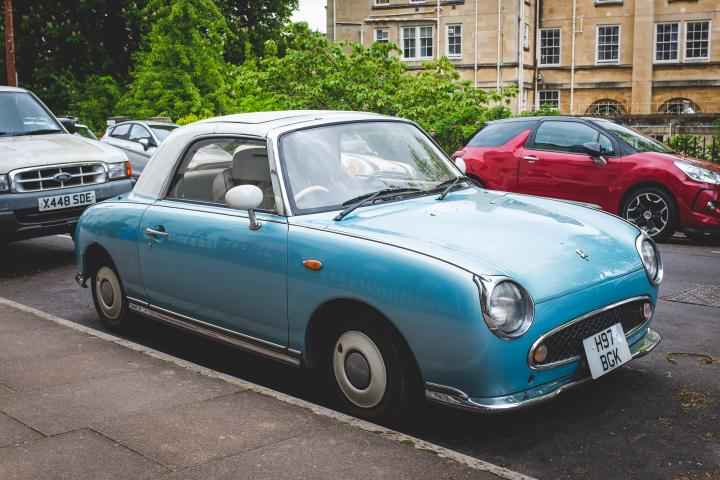 The owner caught me snapping this Figaro and apologised for how dirty she thought it was. "I parked under that tree over there..." Looks fine to me...