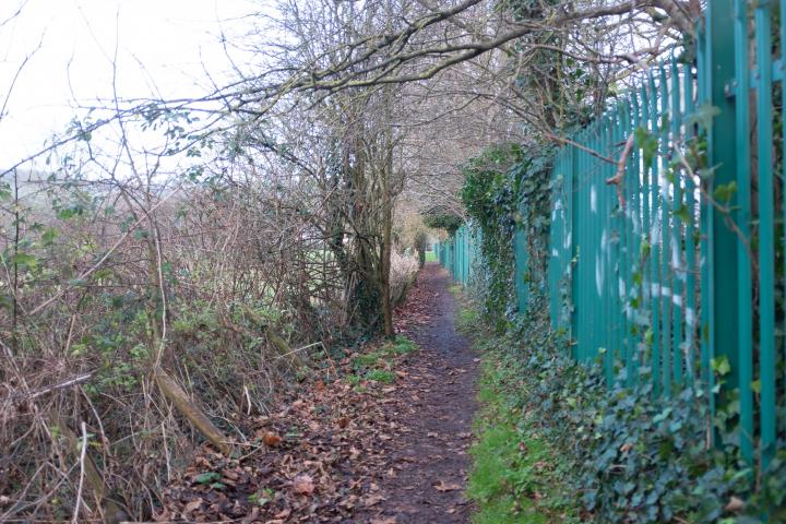 However, it just leads you onto a footpath at the edge of the playing fields I wandered across last time I was in the area. Still, it's nice to kno...