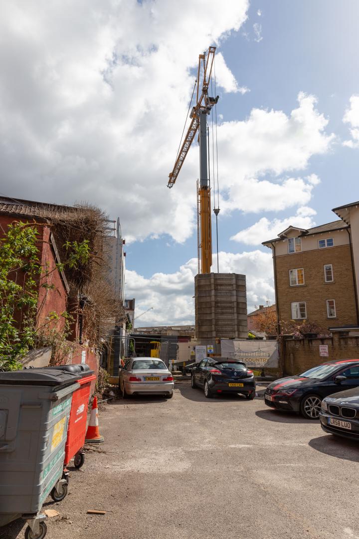 Not much to be seen in this direction except the crane on the site where they're busily filling a gap with new flats. We'll see the front in a litt...