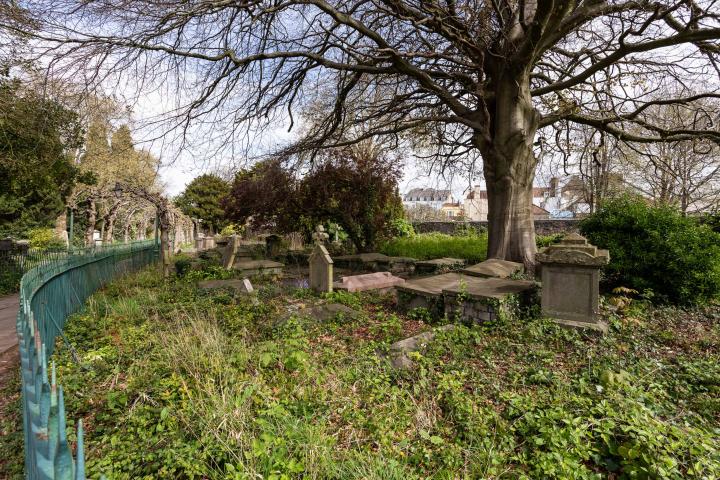 Moving on from Clifton Hill, I fancied wandering through Lime Walk.

I always take a look for interesting graves as I wander through St Andrew's ch...