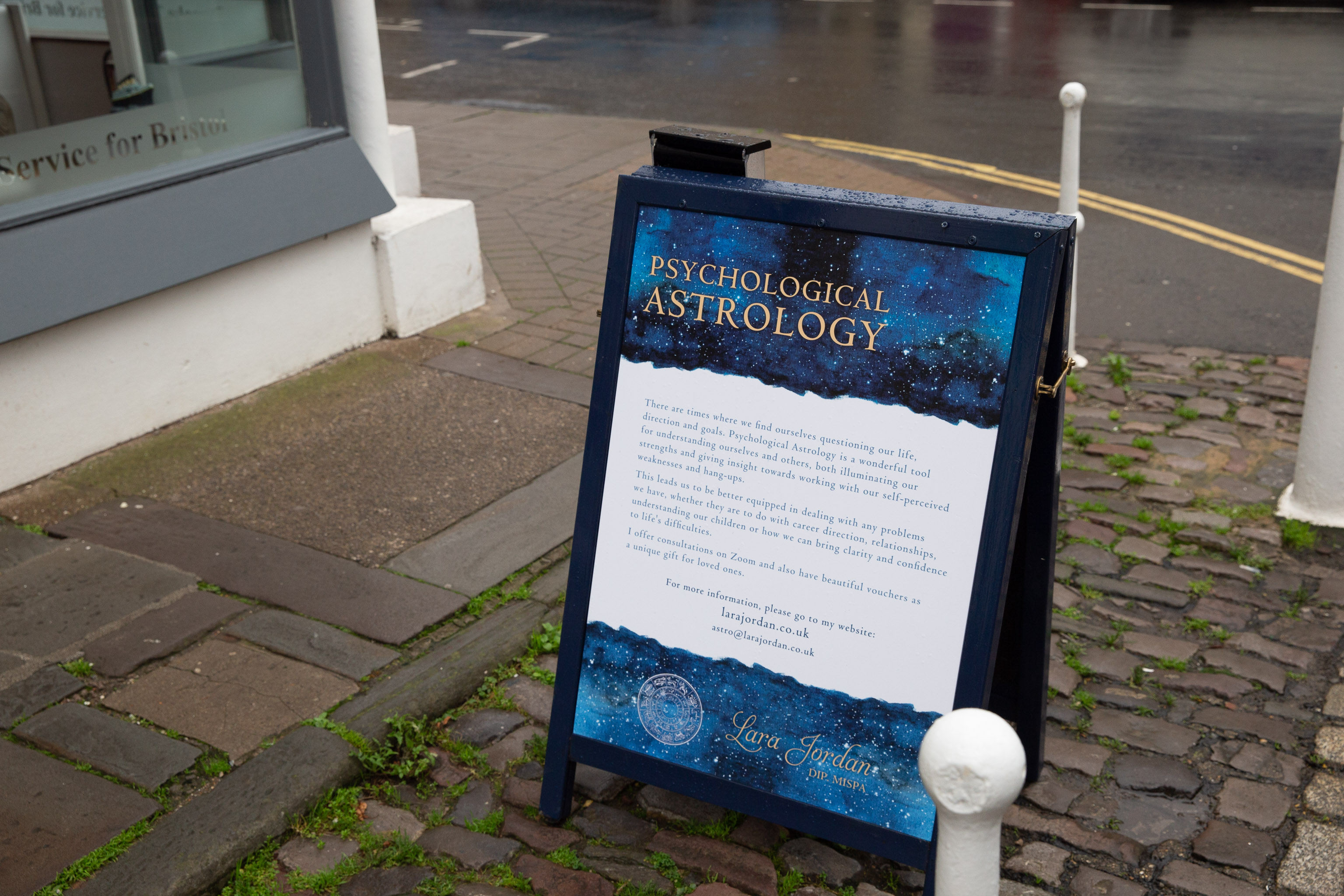 Psychological Astrology
For some reason I'm reminded of the time I was browsing the sadly-now-gone Avon Books (which used to occupy 4a Waterloo Street, next to Kitchen Art...