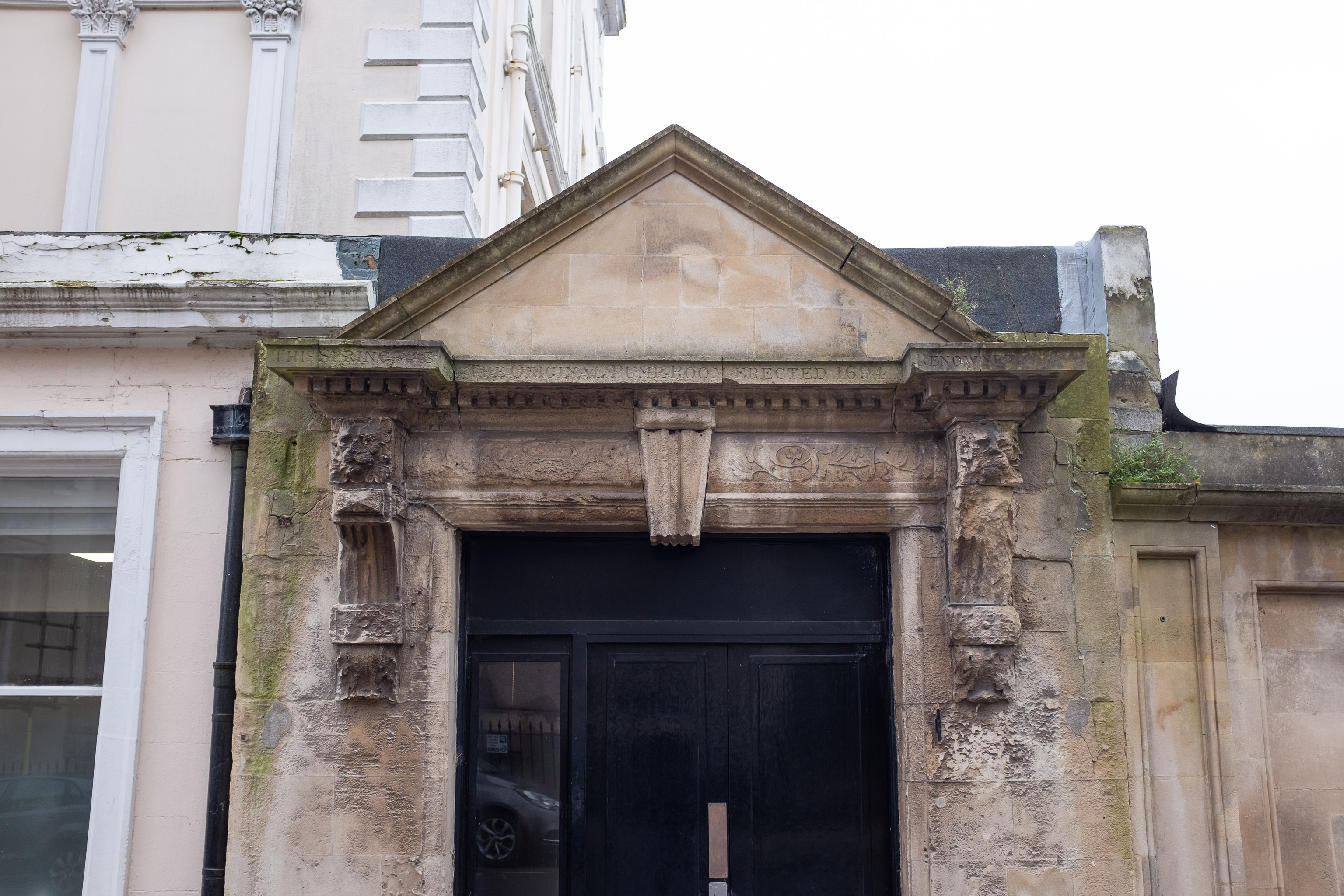 THIS SPRING WAS THE ORIGINAL PUMP ROOM ERECTED 1694 RENOWNED
This building is 1894, but commemorates the original Hot Well House down in actual Hotwells, built in 1694.
