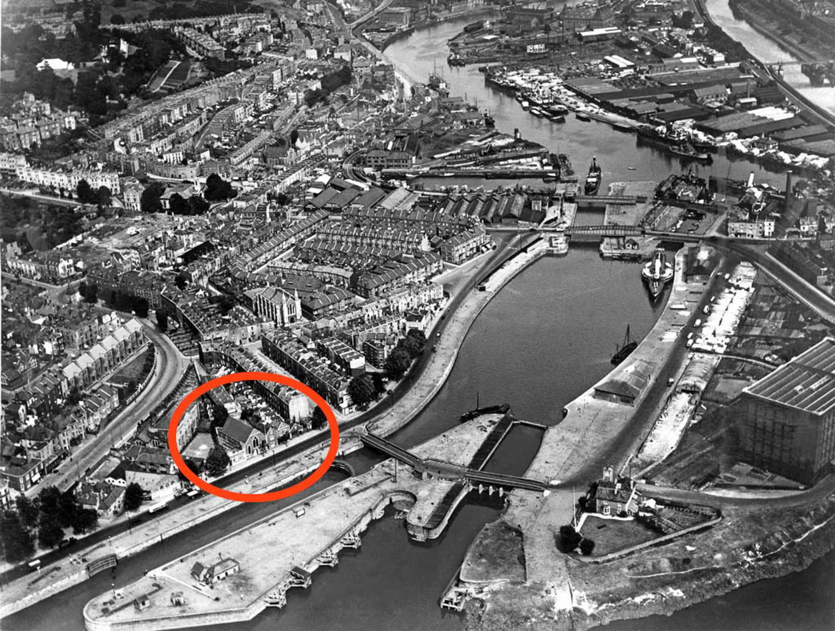 PBA487 Aerial View Terrett Memorial Hall Circled
I was fairly sure the Terrett Memorial Hall would have faced Entrance Lock—after all, they'd be wanting to drum up trade from sailors!—and I eventu...