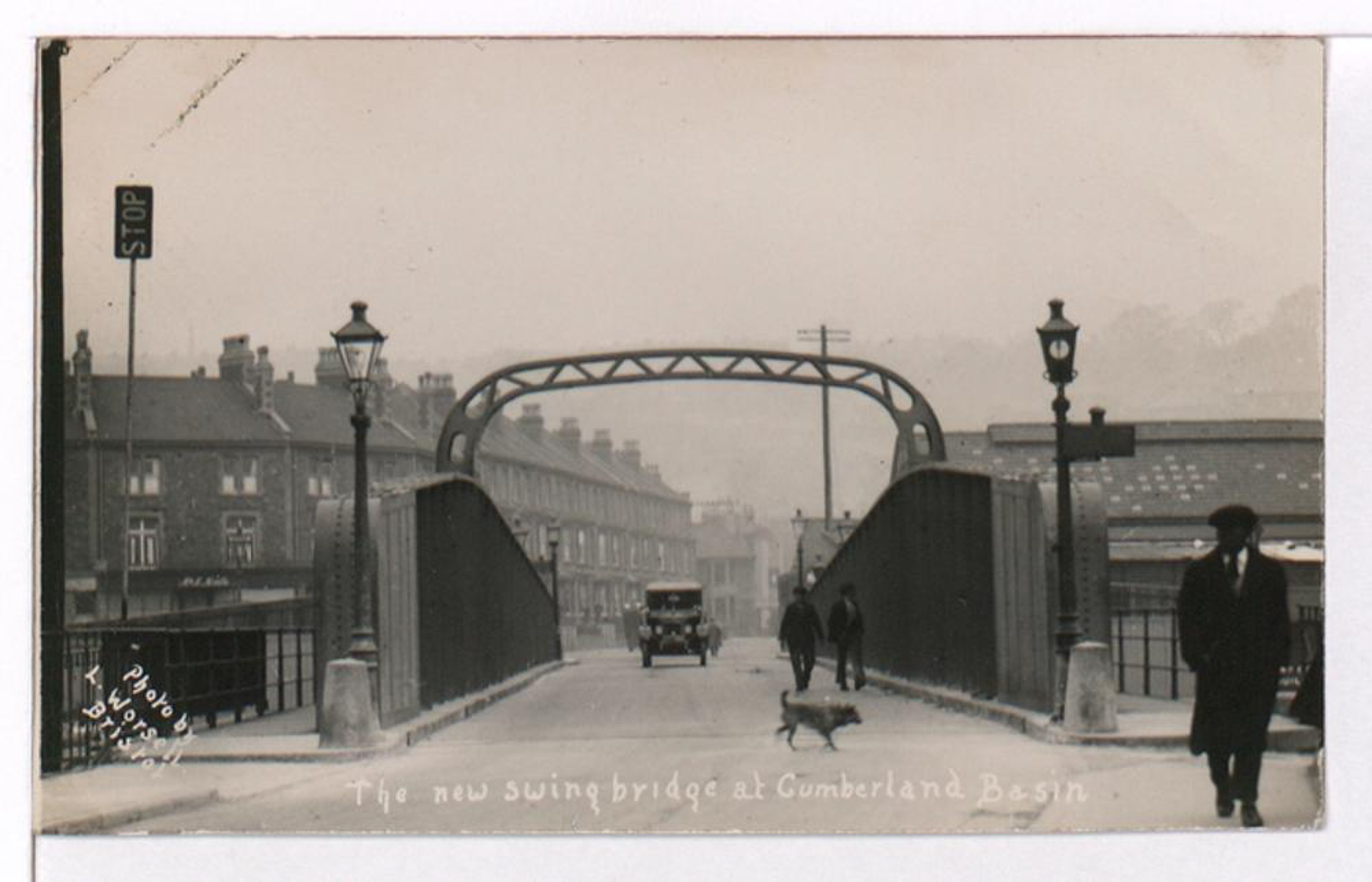 The New Swing Bridge at Cumberland Basin, c.1930s
Photograph by L. Worsell, Bristol. Courtesy Bristol Archives/The Vaughan Collection
