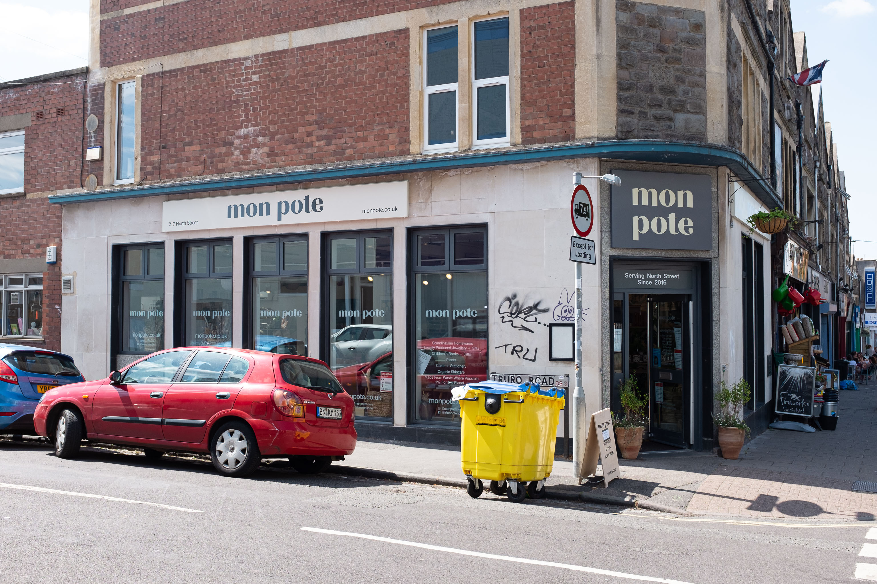 Mon Pote
This Scandinavian design shop has replaced the Hobbs House Bakery Cafe. While I enjoy Scandinavian design, anyone who's looked at my interior desig...