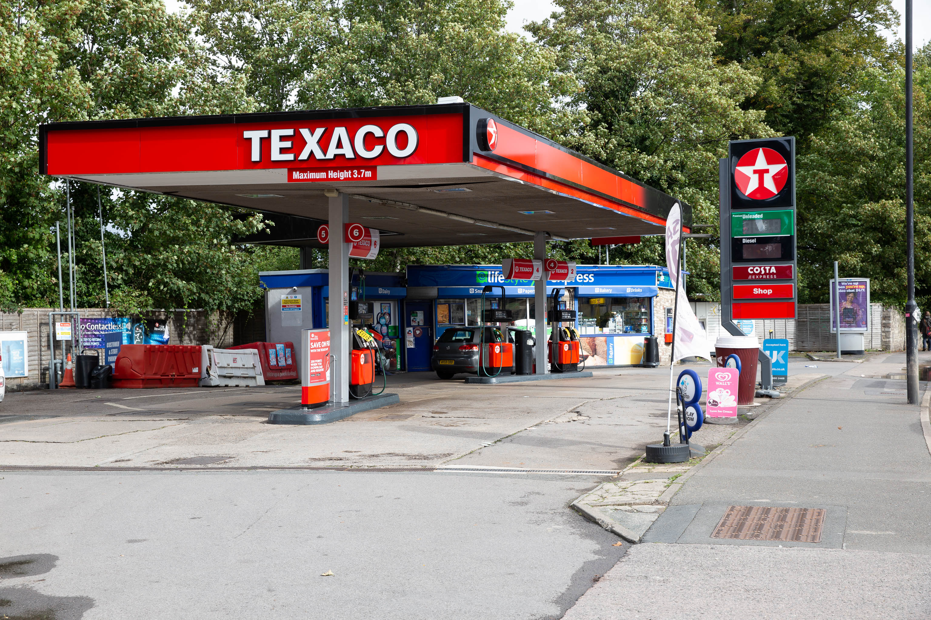 Current Affairs
Here's a sign of the times: a petrol station that's out of petrol. According to the BBC, the current petrol supply crisis is still biting in the so...